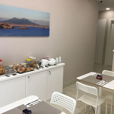 Napolilive Oda ve Kahvaltı 4*